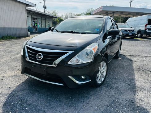 Used 2016 Nissan Versa SL image 1