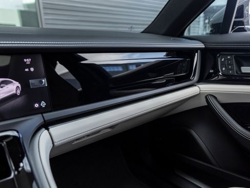 Certified 2025 Porsche Panamera 4 image 31