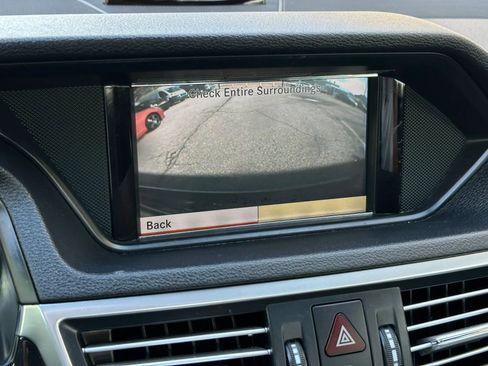 Used 2010 Mercedes-Benz E 550 Sedan w/ Premium 2 Pkg image 34