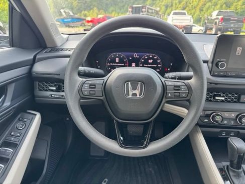 Used 2025 Honda Accord SE image 10