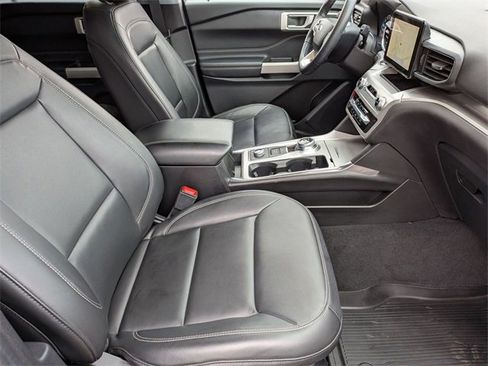 Used 2022 Ford Explorer XLT w/ Equipment Group 202A image 30
