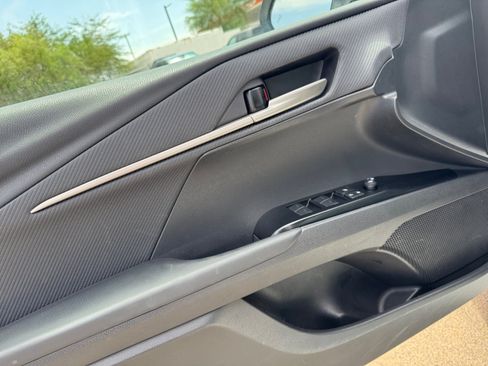 Used 2025 Toyota Camry SE FWD image 11
