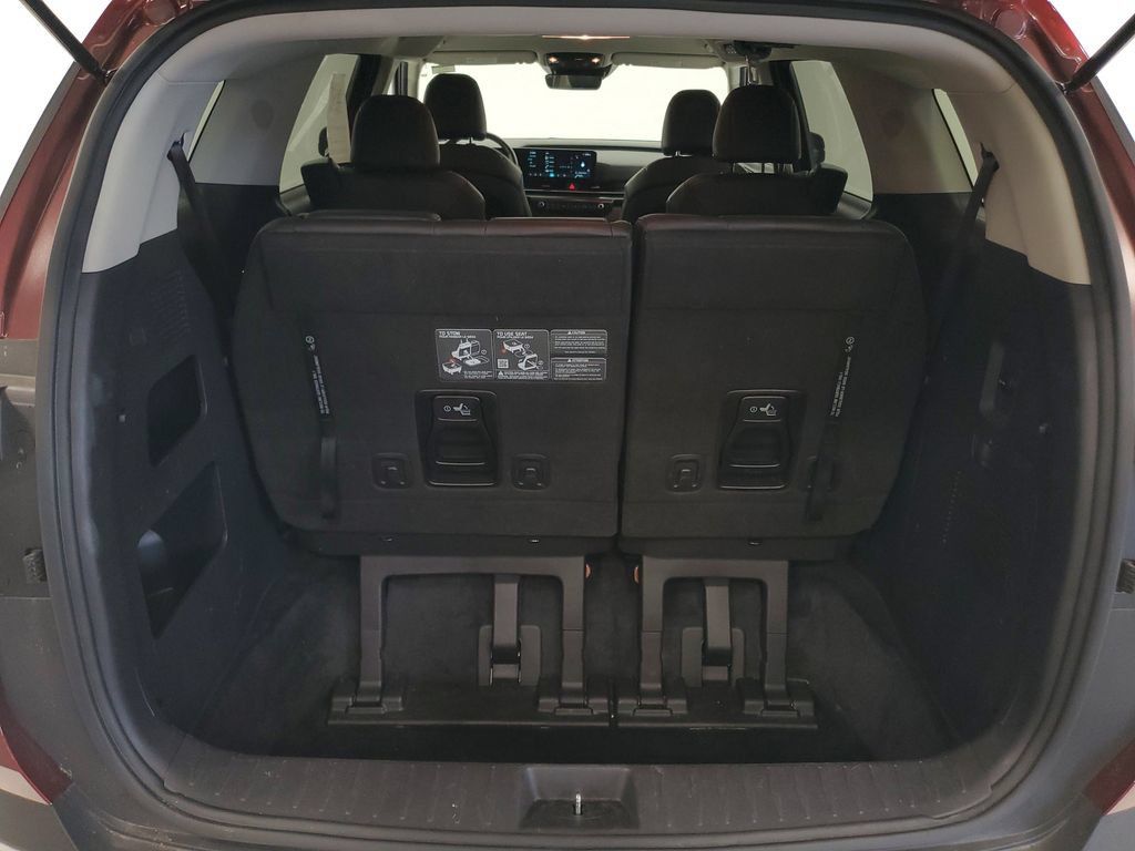Used 2025 Kia Carnival FWD image 23
