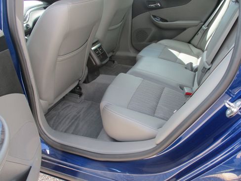 Used 2014 Chevrolet Impala LT w/ Convenience Package image 20