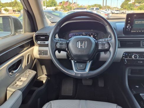 Used 2024 Honda Pilot Elite image 26