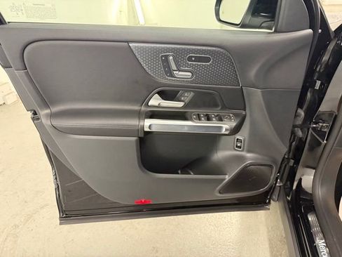 Used 2025 Mercedes-Benz GLB 250 image 10