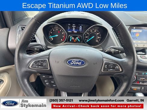 Used 2019 Ford Escape Titanium AWD/4WD image 14