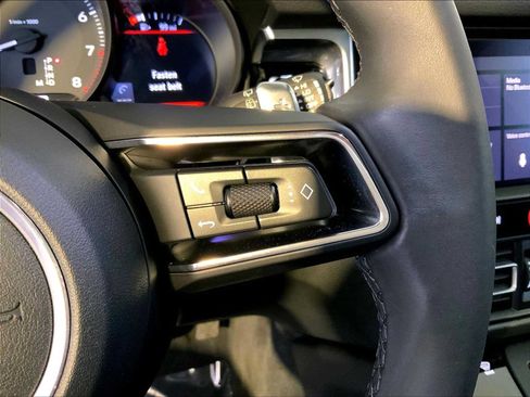 Certified 2026 Porsche Macan AWD/4WD image 28