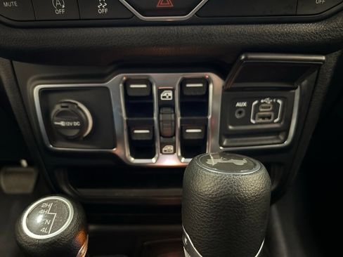 Used 2025 Jeep Wrangler Unlimited Sport AWD/4WD image 24