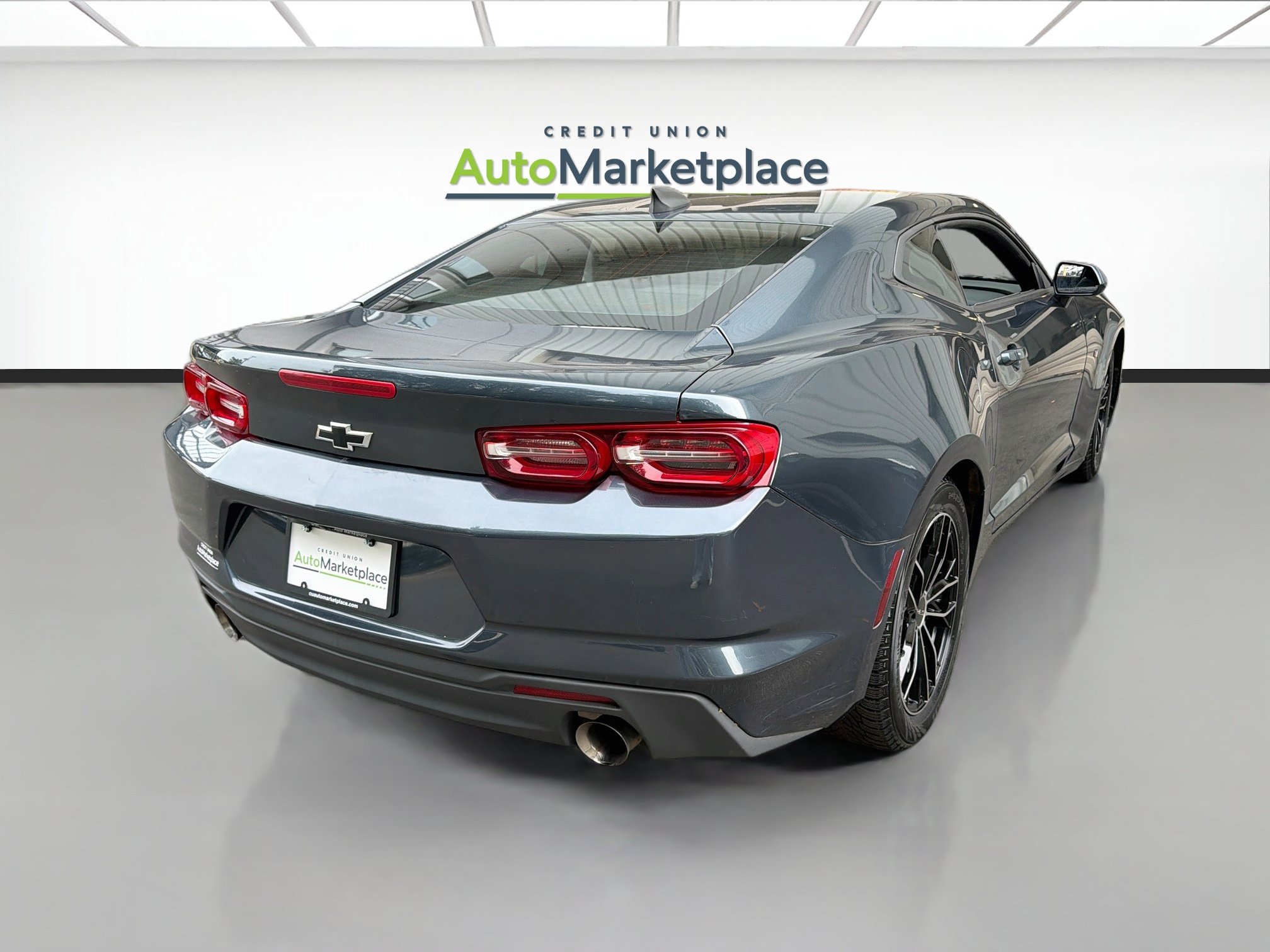 Used 2020 Chevrolet Camaro LT RWD image 6