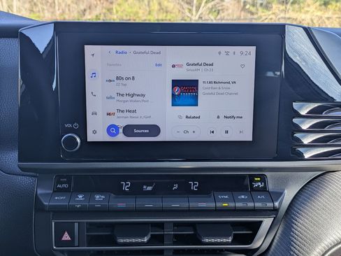 Used 2025 Toyota Camry SE w/ Convenience Package image 12