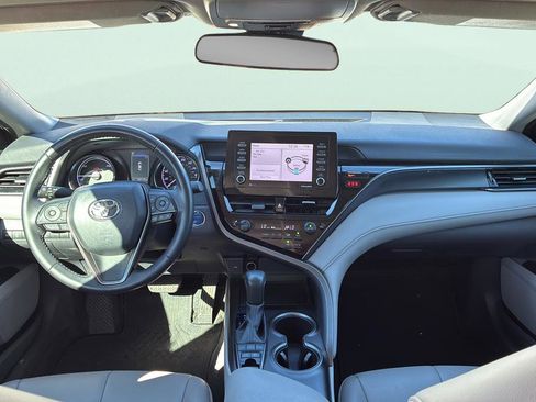 Used 2022 Toyota Camry SE FWD image 16