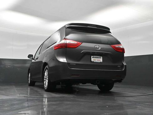 Used 2015 Toyota Sienna XLE image 28