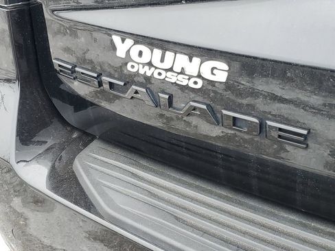 Used 2023 Cadillac Escalade ESV Sport Platinum w/ Heavy-Duty Trailer Package image 37