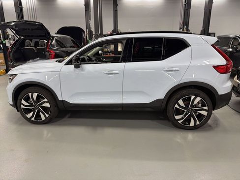 Certified 2024 Volvo XC40 B5 Plus w/ Protection Package Premier image 3