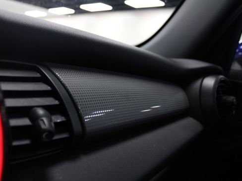 Used 2019 MINI Cooper 4-Door Hardtop image 23