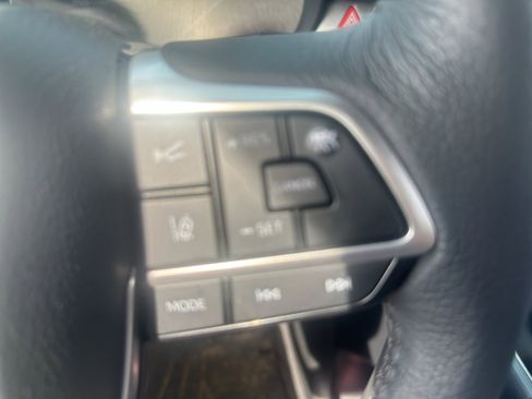 Used 2025 Toyota Sienna XLE image 6