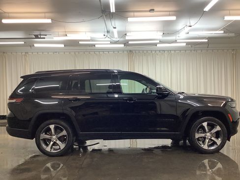 Used 2023 Jeep Grand Cherokee L Laredo image 5