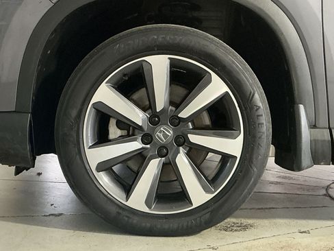 Used 2025 Honda Pilot Touring image 13