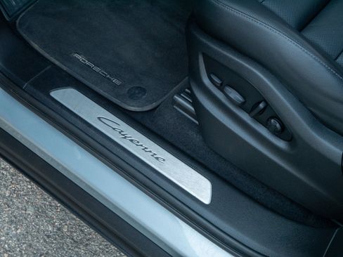 Certified 2024 Porsche Cayenne w/ Premium Package Plus (PFM) image 25