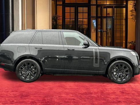 New 2026 Land Rover Range Rover SE image 9