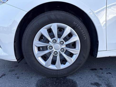 Used 2024 Kia Forte LX image 5