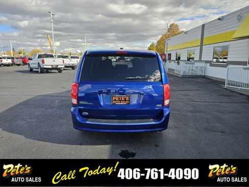 Used 2018 Dodge Grand Caravan SE w/ UConnect Hands-Free Group image 3