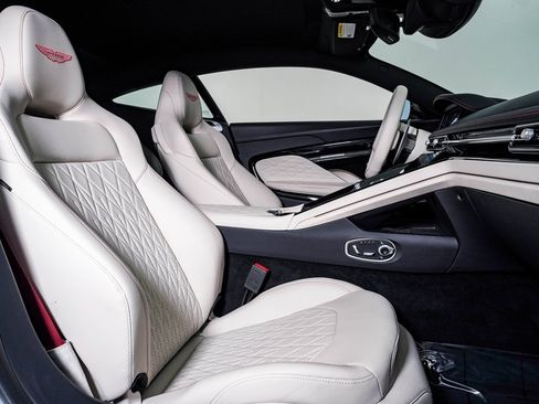 Used 2024 Aston Martin DB12 Coupe image 18