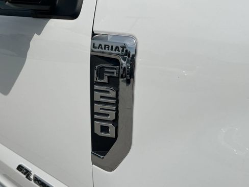 Used 2022 Ford F250 Lariat image 12