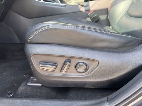 Used 2023 Toyota RAV4 XLE Premium image 17