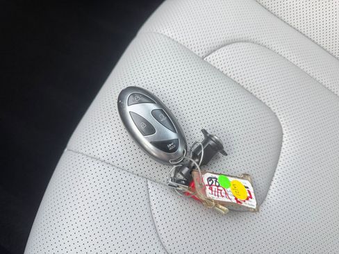 Used 2025 Hyundai Elantra Limited image 22