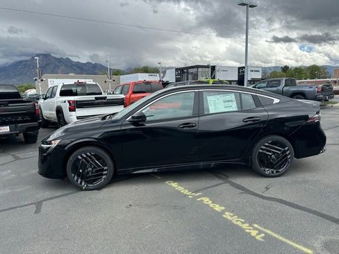 New 2026 Nissan Sentra SR w/ Floor Mat Package FWD image 5