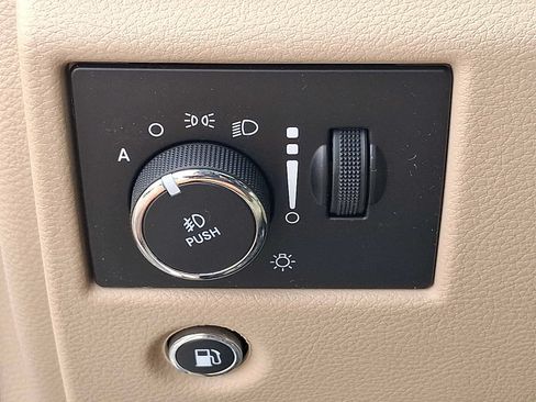 Used 2021 Jeep Grand Cherokee Limited w/ Premium Lighting Group AWD/4WD image 26