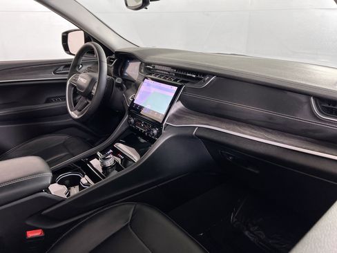 Used 2023 Jeep Grand Cherokee Limited image 28