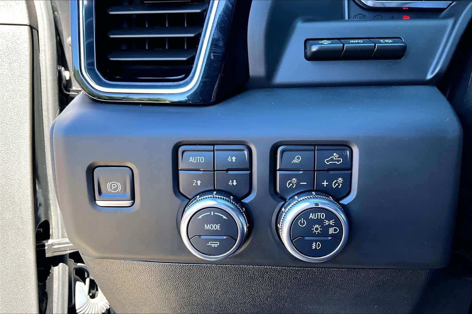 Used 2025 GMC Sierra 2500 Denali Ultimate AWD/4WD image 36