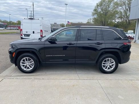 Used 2024 Jeep Grand Cherokee Laredo X AWD/4WD image 9