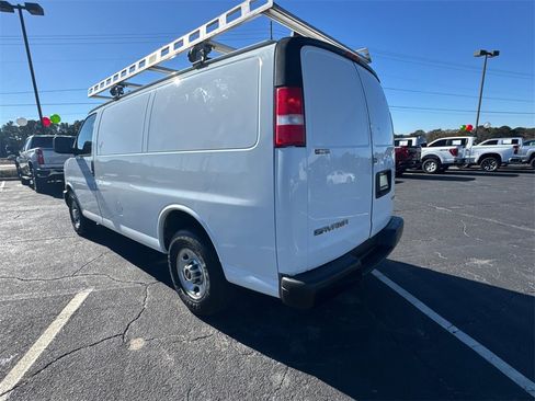 Used 2017 GMC Savana 3500 image 8