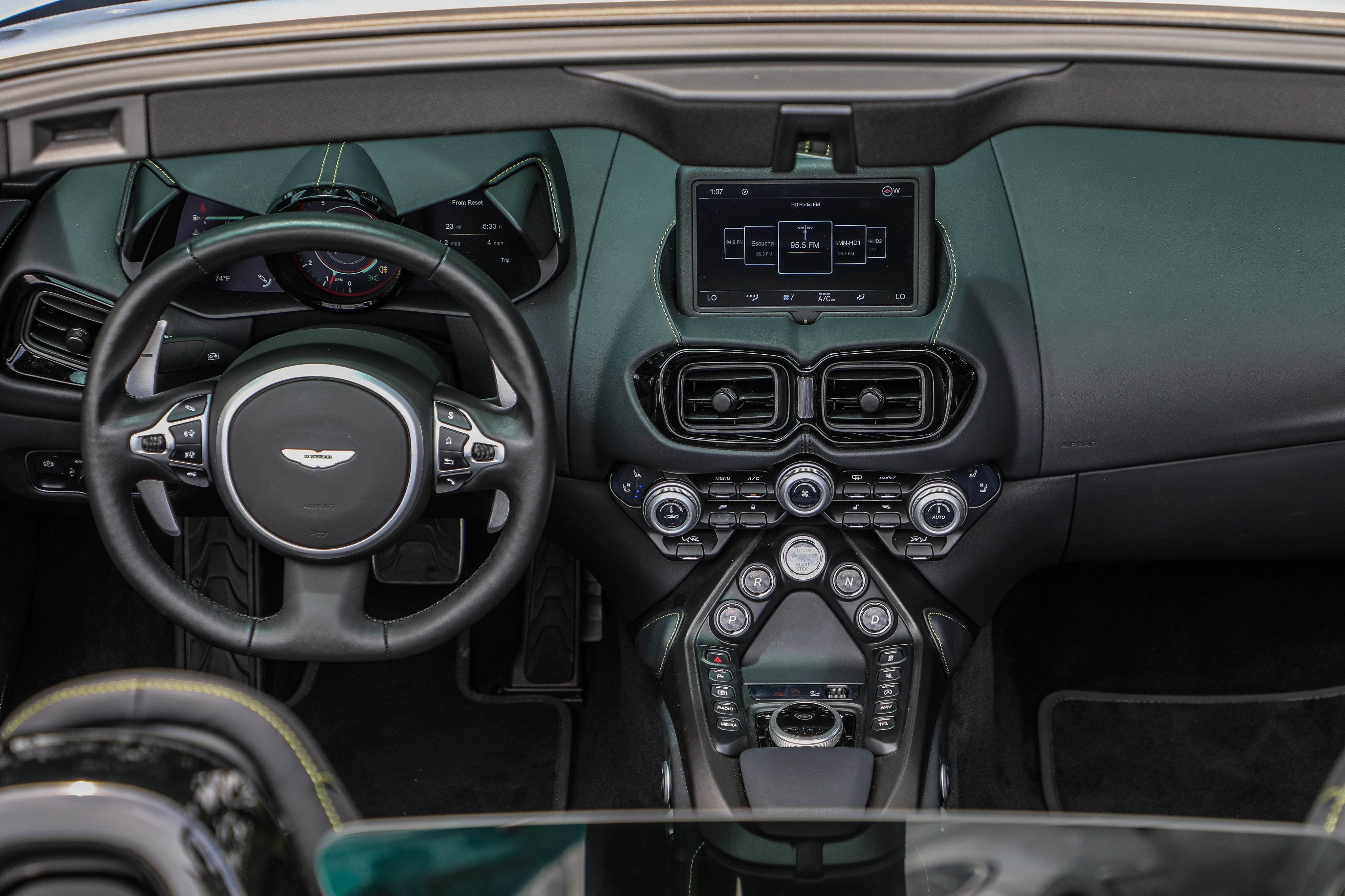 Used 2023 Aston Martin V8 Vantage Roadster RWD image 14