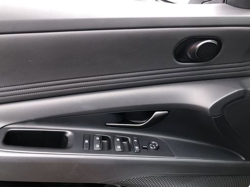 Used 2025 Hyundai Elantra Sport image 12