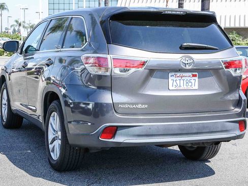 Used 2016 Toyota Highlander LE image 4