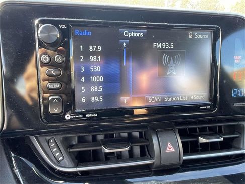 Used 2018 Toyota C-HR XLE image 18