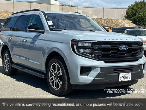 Used 2025 Ford Expedition Active AWD/4WD image 9