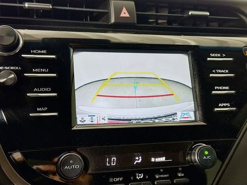 Used 2019 Toyota Camry SE w/ Convenience Package image 13
