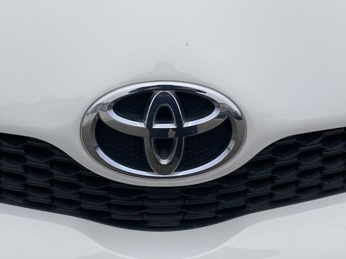 Used 2009 Toyota Yaris 4-Door Hatchback image 25