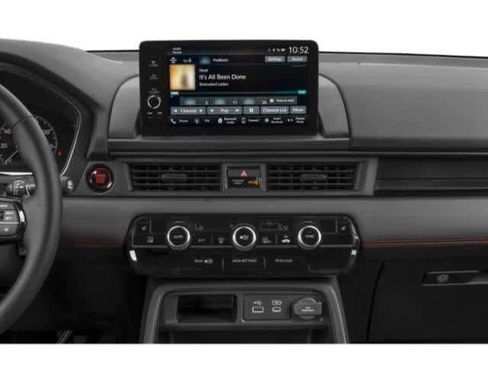 Used 2025 Honda Pilot TrailSport image 9