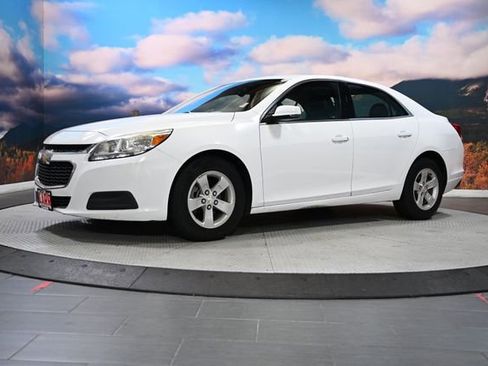 Used 2016 Chevrolet Malibu LT image 3