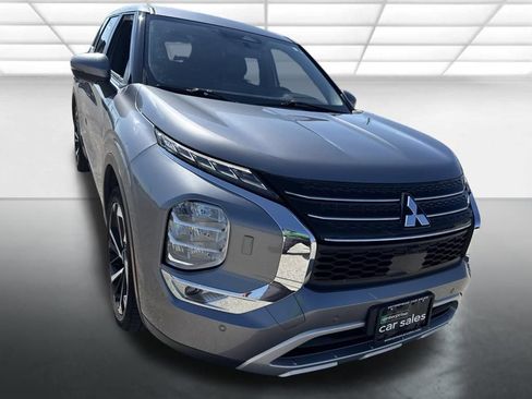 Used 2023 Mitsubishi Outlander SE AWD/4WD image 3