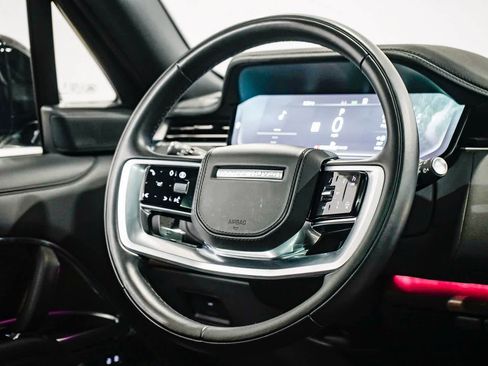 Used 2024 Land Rover Range Rover Long Wheelbase SE image 15