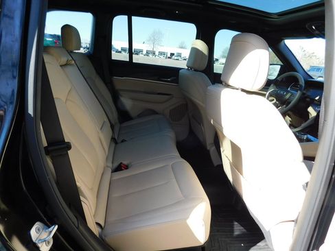 Used 2023 Jeep Grand Cherokee Limited image 5