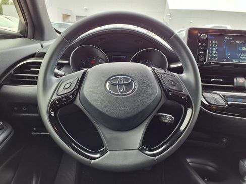 Used 2018 Toyota C-HR XLE FWD image 13